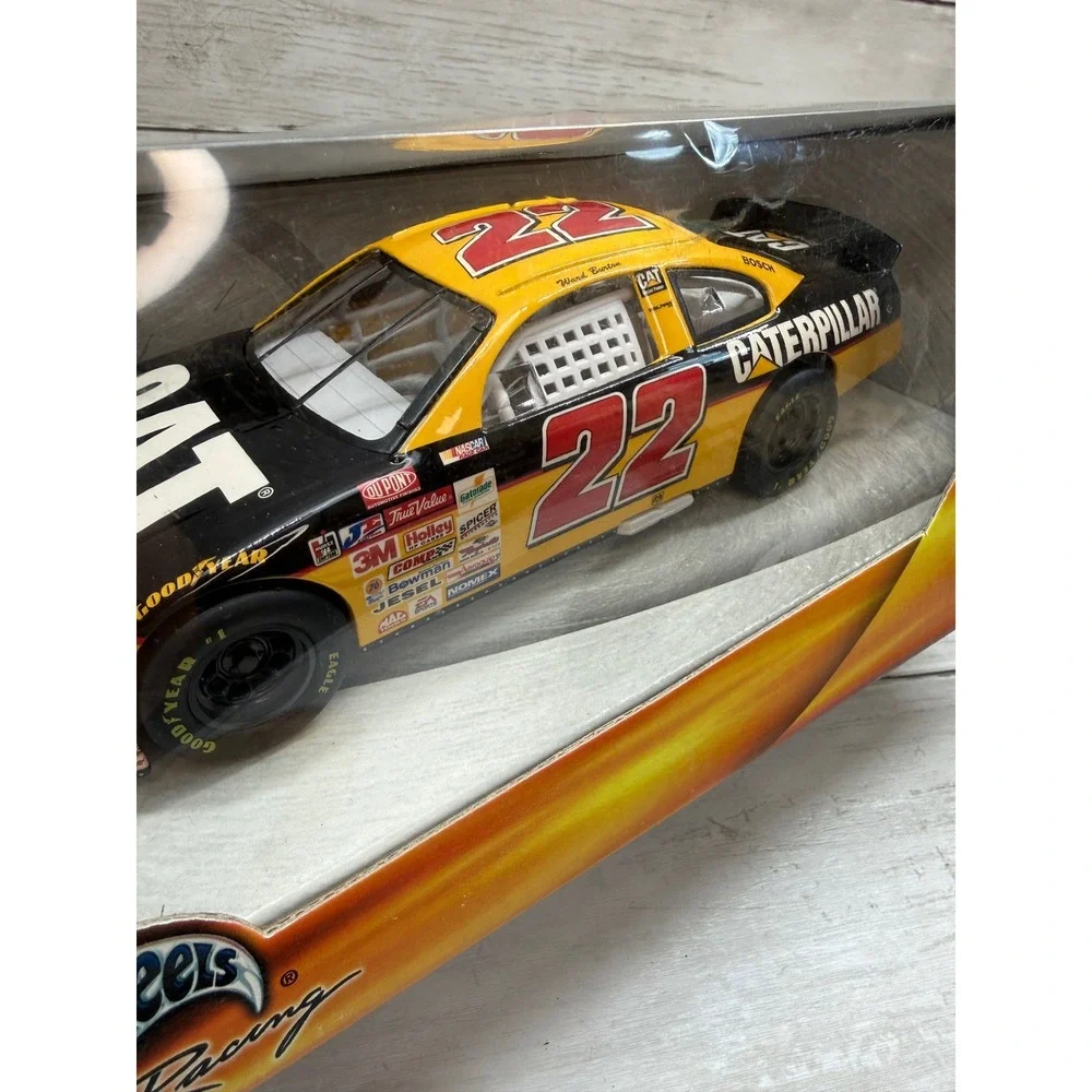 NIB Hot Wheels Racing 2002 NASCAR Ward Burton 22 Caterpillar Dodge 1:24 Diecast